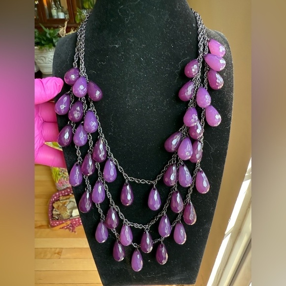 Joan Rivers Jewelry - JOAN RIVERS BIB PURPLE BRIOLETTE TEARDROP 3 STRAND GUN METAL NECKLACE